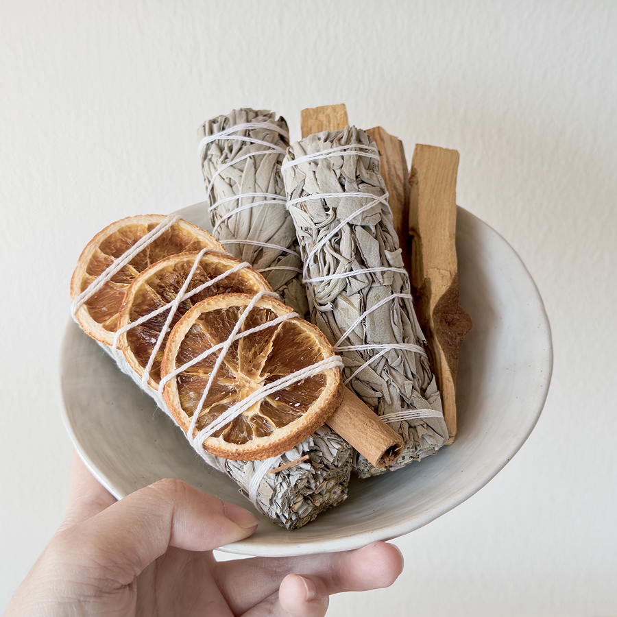 AETHER FLOW Sage Ritual Kit with white sage bundles, Palo Santo sticks and handmade ceramic bowl – view 2