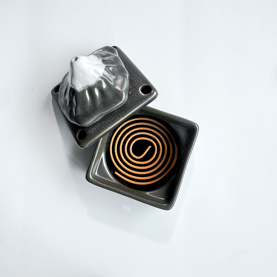 AETHER FLOW Natural Incense Coils | Agarwood · Sandalwood · Mugwort · White Cedar — 4-Hour Burn